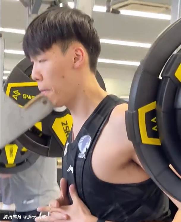 新发布的;与怪兽同行特辑，回顾了;怪兽宇宙系列电影中的一幕幕高光时刻